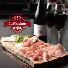 Italian Bar La Famiglia ラ ファミーリア