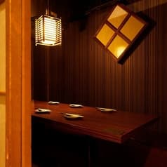 個室で味わう国産牛タンと朝どれ鮮魚 にくと魚 新橋駅前店