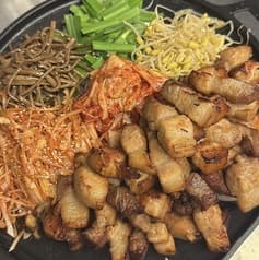 韓国料理 とん八 柏
