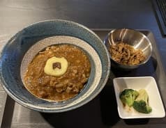 どんぶりカレーとカラオケバーの店ばぁきん