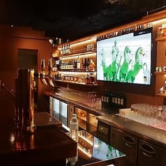 【カラオケ無料】飲み放題2000円 131  music bar 新宿西口